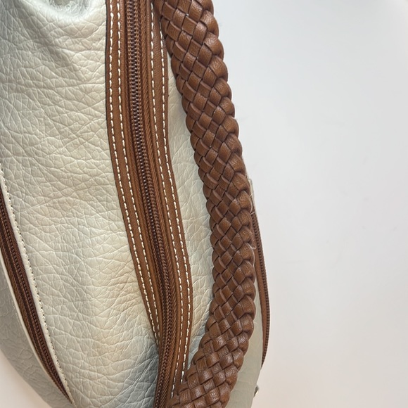 CL BEIGE AND BROWN LEATHER HAND BAG - Picture 15 of 16